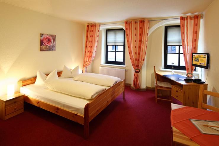 Hotel-Pension Zum Markt 톨거우 외부 사진